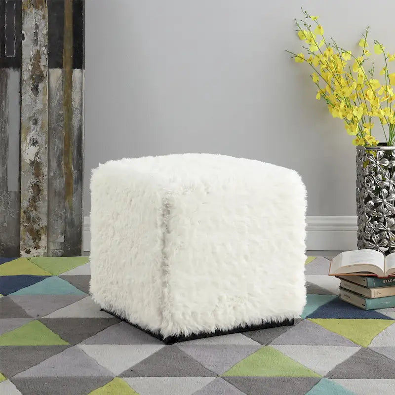 Repose-pieds cubique moderne