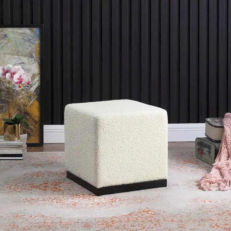 Repose-pieds cubique moderne