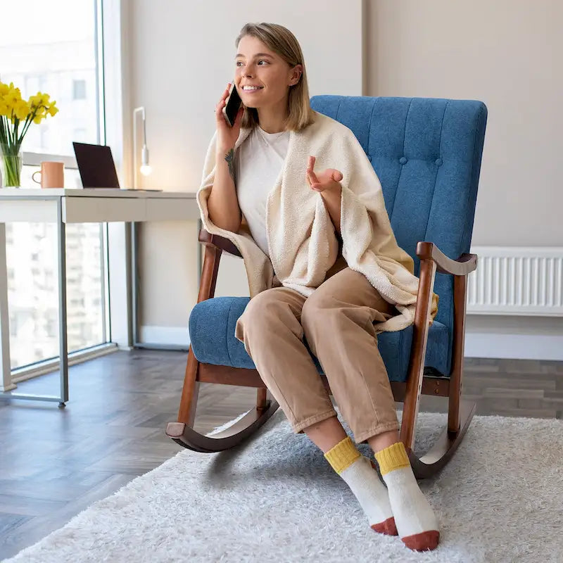 Fauteuil à bascule rembourré moderne avec dossier haut